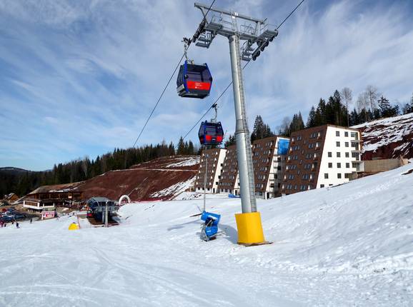 Pale I - 10pers. Gondola lift (monocable circulating ropeway)