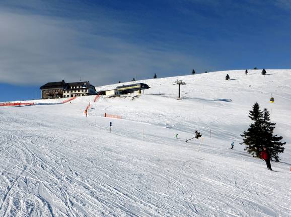 Treeless slopes at the peak of the Belchen