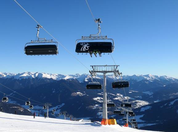 Plateau - 8pers. High speed chairlift (detachable) with bubble and seat heating