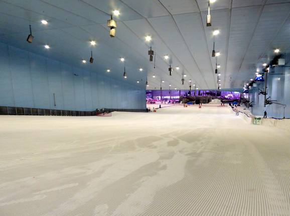 Wide ski slope in the Ski Egypt indoor ski resort