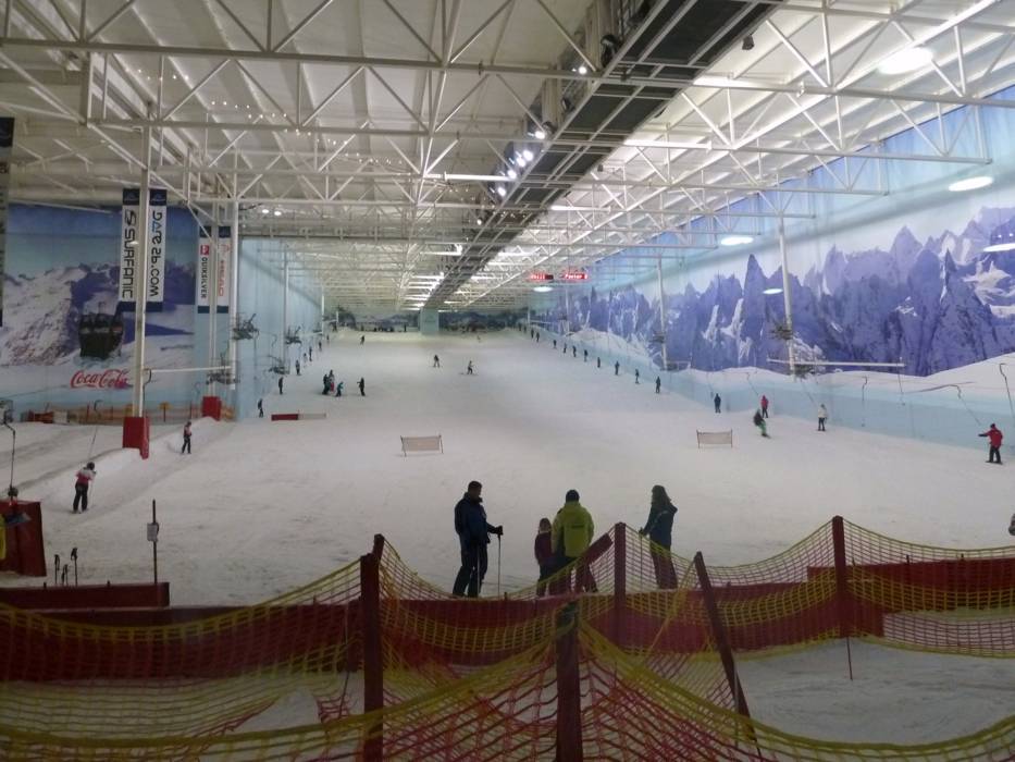 Indoor ski area Chill Factore – Manchester - Skiing Chill Factore ...